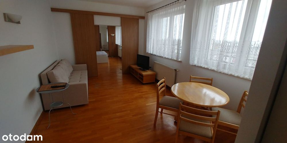 **Przestronne 2 pokoje Metro Wierzbno / Spacious 1-bed**