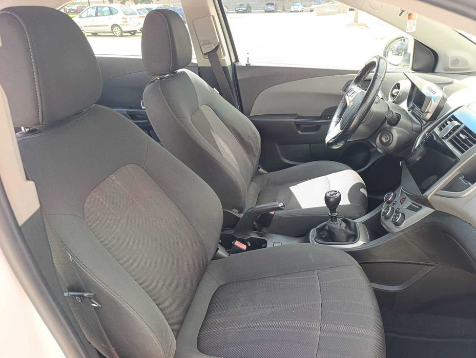 Chevrolet AVEO 1.3 Diesel 2013 com LCD screen