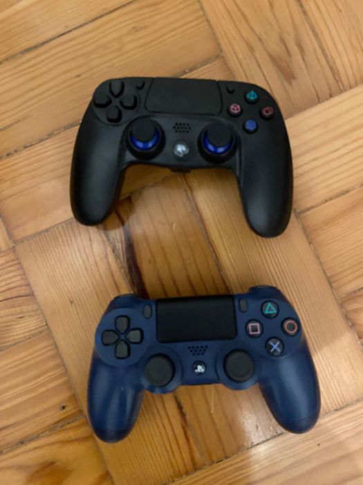 PlayStation 4 + 2 comandos