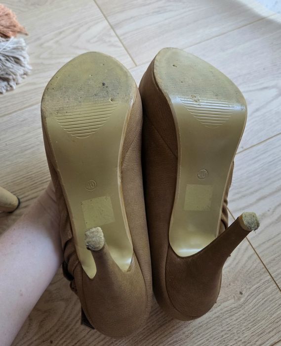 Infilio buty na obcasie szpilki 40 camel z kokardą na platformie