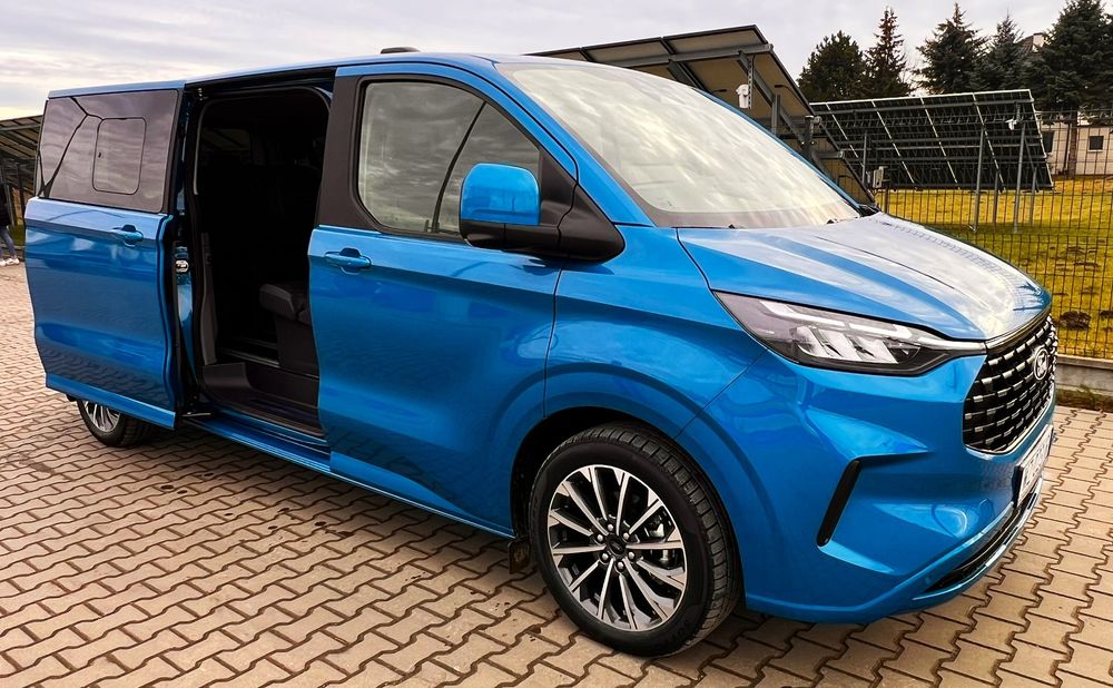 Wynajmę nowego 8-osobowego busa Ford Tourneo Custom -automat, hak, 4x4