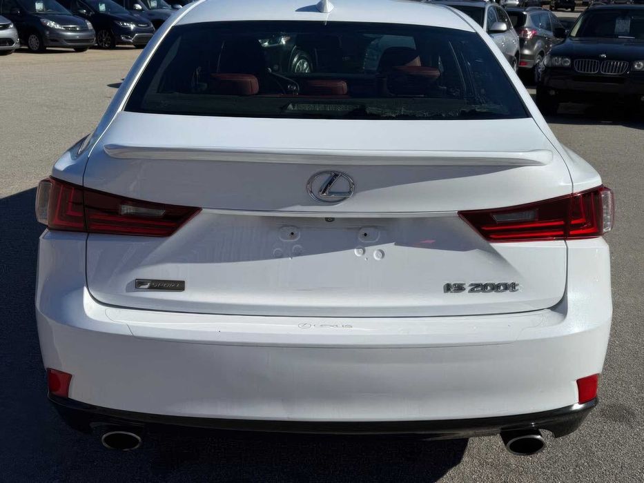 Lexus IS 200t      2016