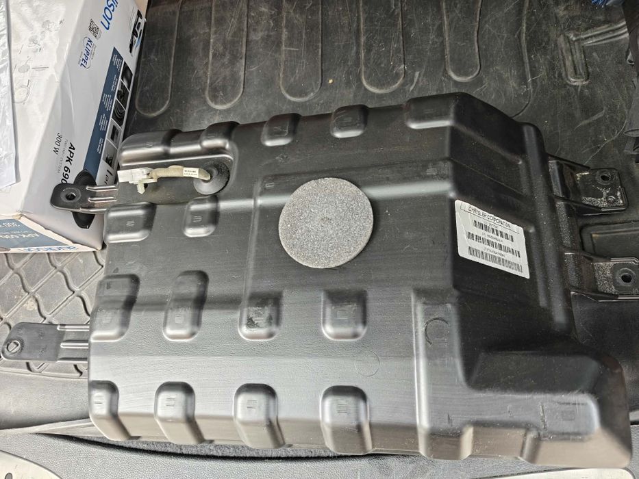 Subwoofer i glośniki przód  dodge Durango
