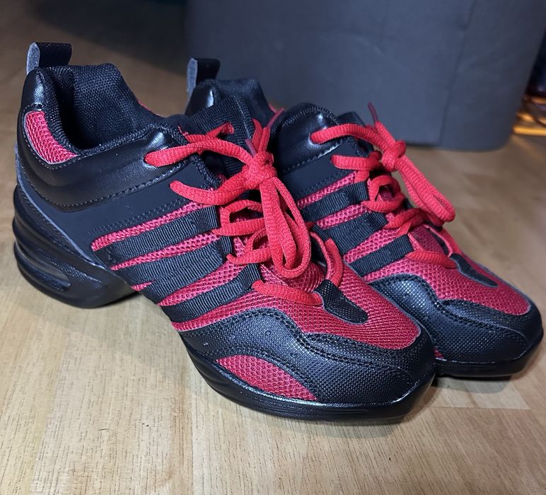 Танцювальні кросівки (джазовки)