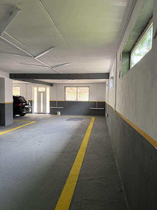 Здається гараж з навесами і великою територією