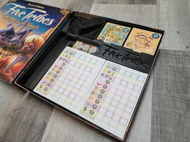 Insert organizer do gry Five Tribes Pięć Klanów mieści wszystkie dodatki