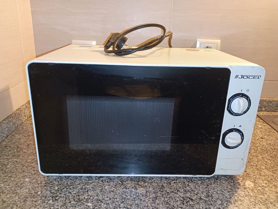 Microondas marca JOCEL capacidade 20 litros a funcionar perfeitamente