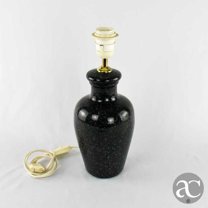 Candeeiro em porcelana estilo mármore negro