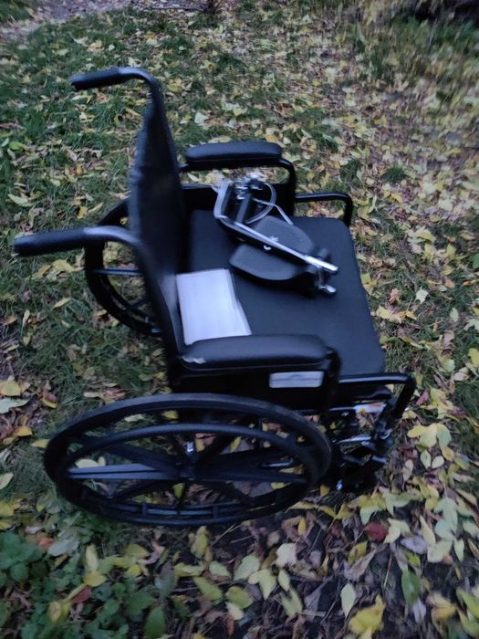 Візочок інвалідний, складаний, майже не був у використанні