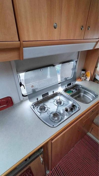 Alugo autocaravana de 6 lugares