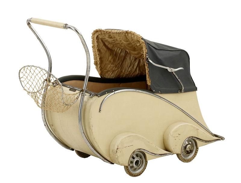 Carrinho de Bebé Vintage em Madeira Lacada – Anos 60/70