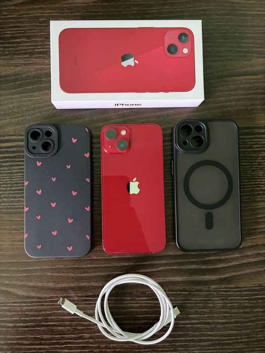 iPhone 13, 128GB, CZERWONY, 88% Kondycja baterii, Oryginalny Kabel, 2 Etui