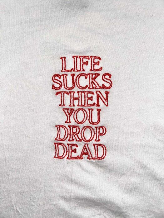 футболка drop dead з принтом "life sucks then you drop dead" розмір 8