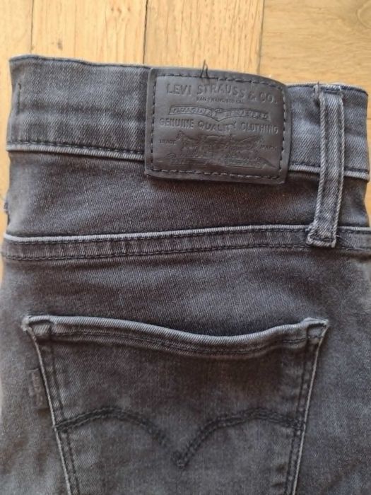 Czarne spodnie dżinsowe Levi's