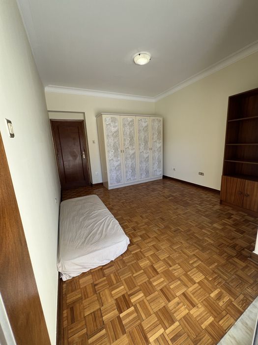 Quarto a renda para mulheres
