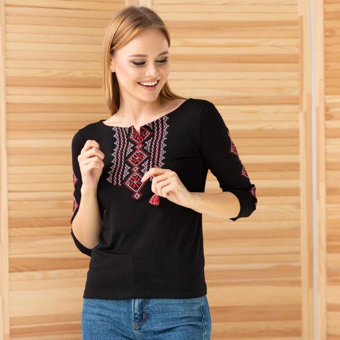 Вишиті футболки, що закохують з першого погляду