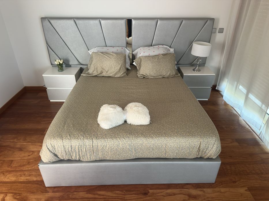 Vendo cama usada bom estado com estrado e mesas de cabeceira