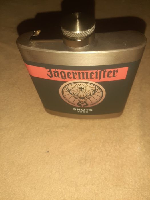 Piersiówka jagemaister