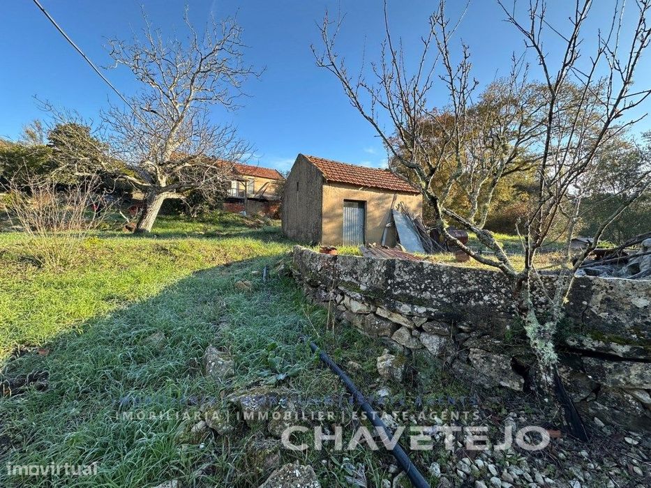 Casa de campo com anexos em zona tranquila a 10 km de Tomar.