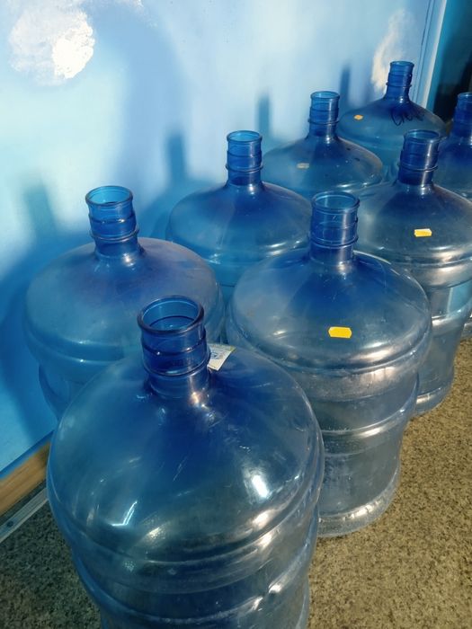 Бутлі 18,9л. Не клеєні. 150 грн за. бутиль.