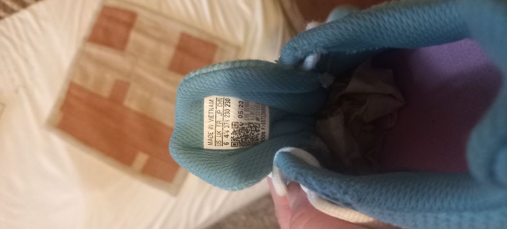 Кросівки жіночі Adidas