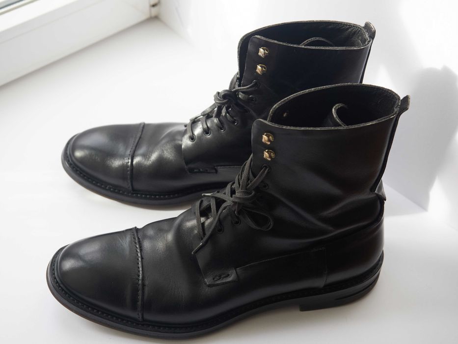 Botas de homem Alexander McQueen em couro preto (tam 43)