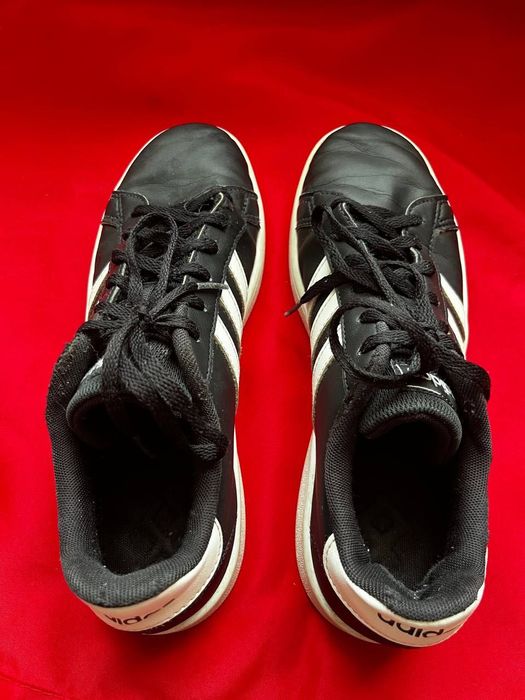 кросівки жіночі Adidas