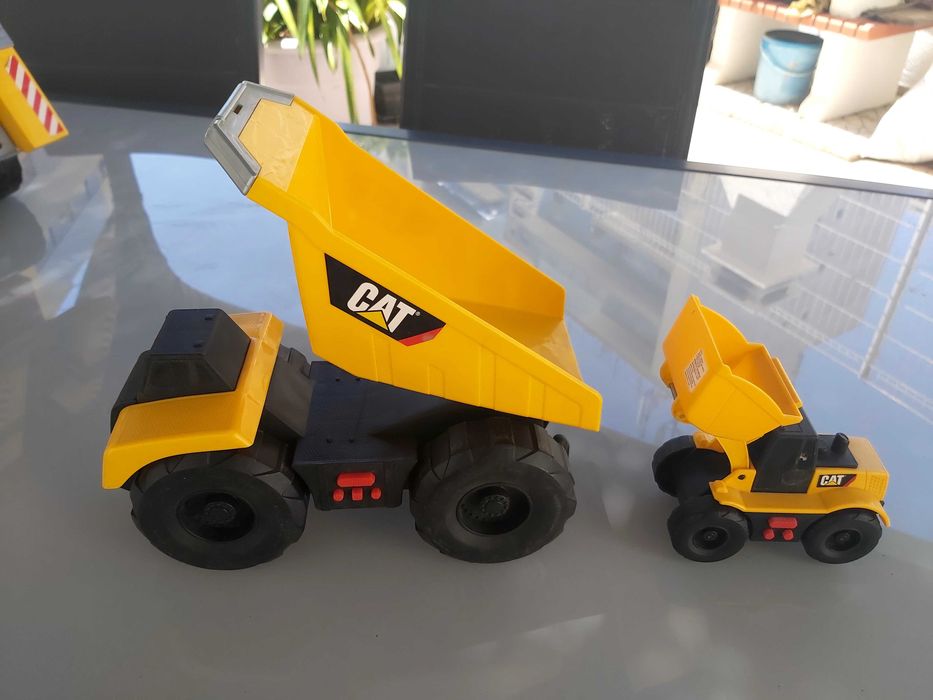 Carrinhos CAT como Novos