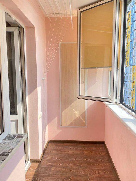 Простора 1-к  45 м²  біля метро Харківська/Позняки. Вишняківська,3