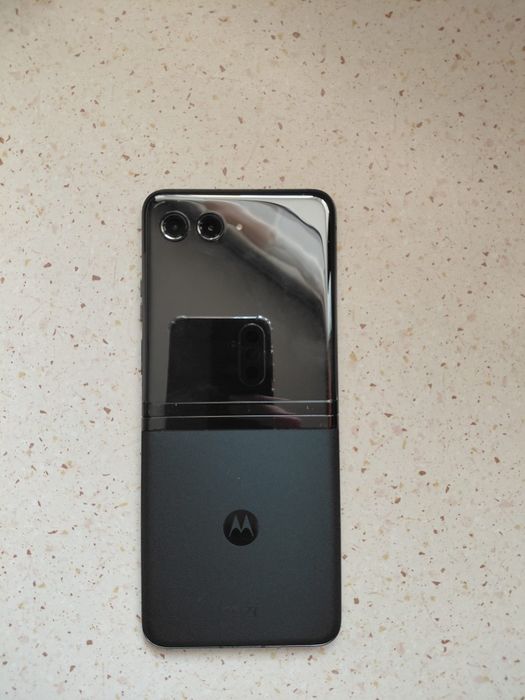 Telefon Motorola razu 40 ultra