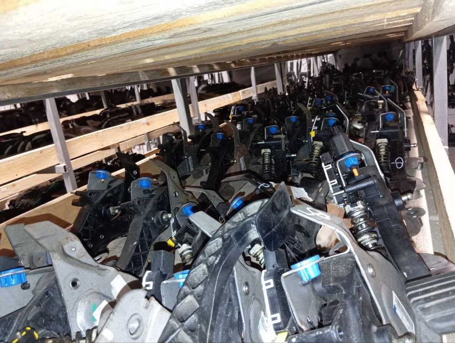 Педалі на Renault Master Trafic Kangoo Megane Scenic Zoe та інші