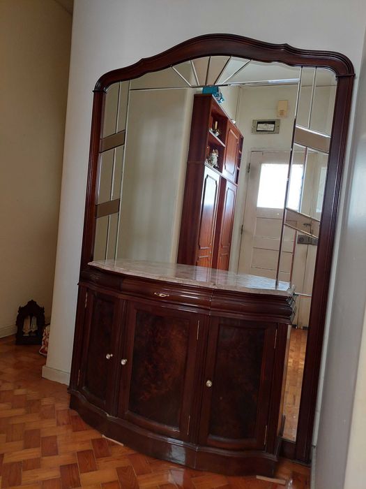 Aparador com espelho