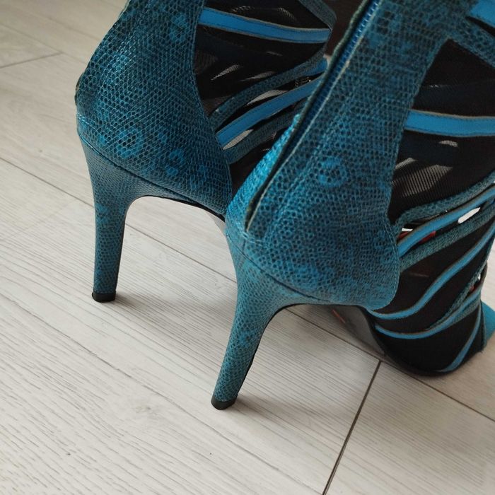 Шкіряні босоніжки зміїний принт