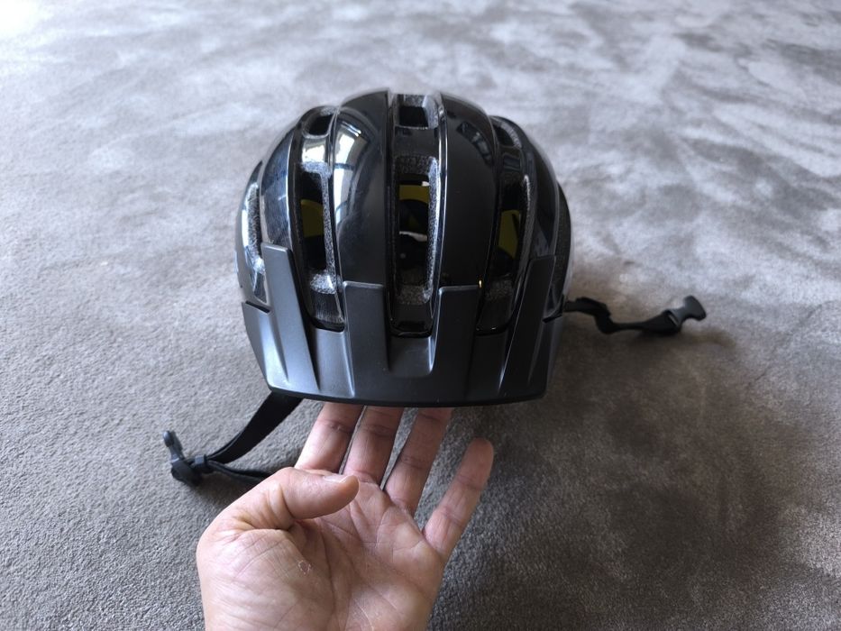 Capacete MET com MIPS