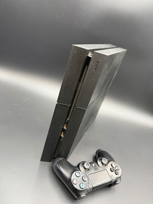 Konsola PS4 1 TB pad plus 6 gier