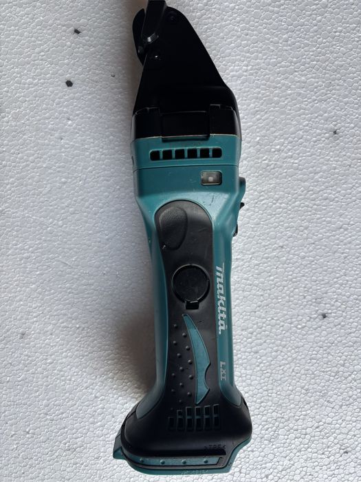 Sprzedam akumulatorowe nozyce makita do ciecia blachy