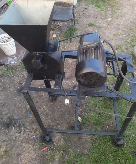 Млин для перебою зерна. Робочий