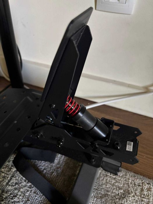 MOZA R5 5.5 Nm torque direct drive (base) + SR-P Lite Pedals (with brake kit)