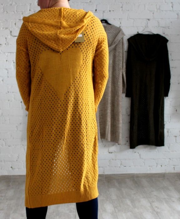 Narzutka sweterek z kapturem TYŁ serce r.40-46 BEŻ