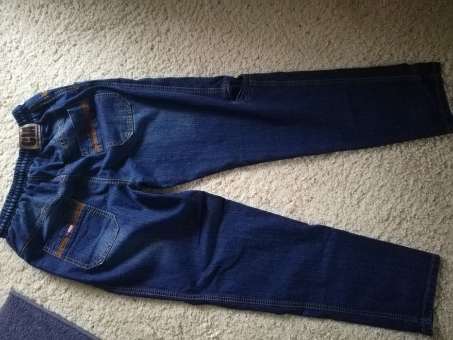 Dżinsy młodzieżowe