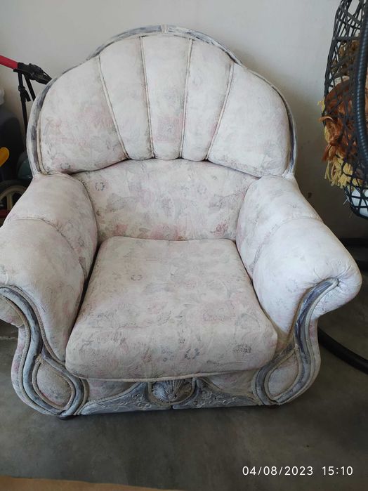 Vendo conjunto de sofá cama e duas poltronas