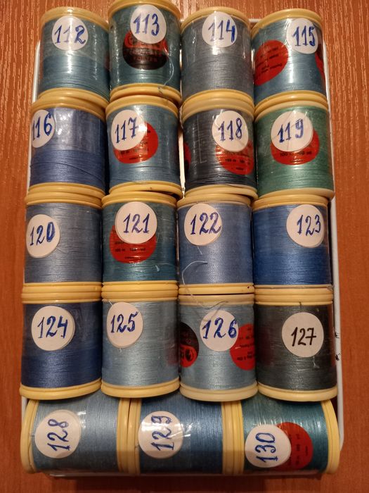 Катушки ниток для шитья