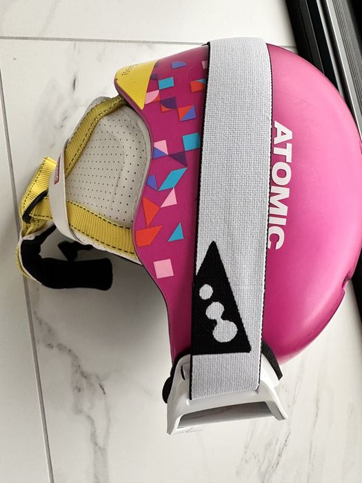 Kask Atomic wraz z okularami