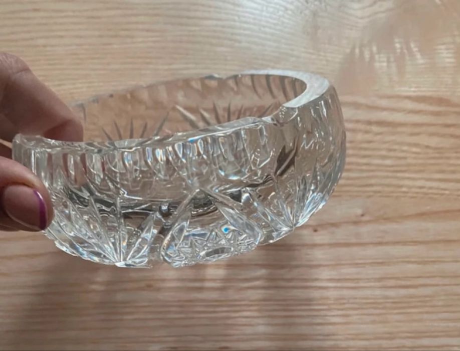 Sprzedam popielnice kryształową