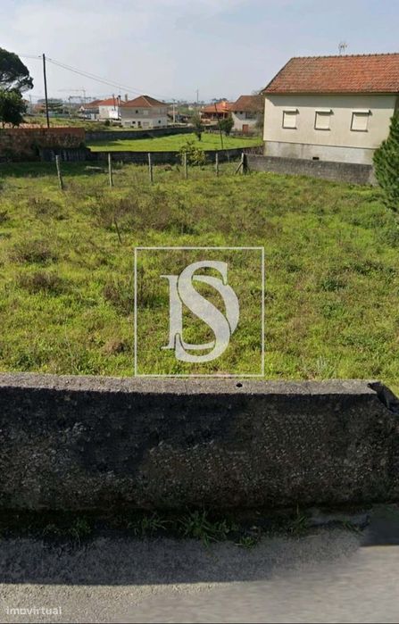 Terreno à Venda com Projeto Aprovado – 2 Moradias Geminadas Perto do M