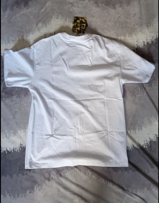 bialo różowa koszulka bape