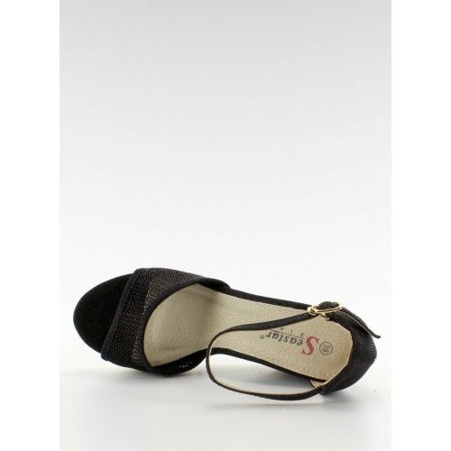 Siatkowe sandały na koturnie 39