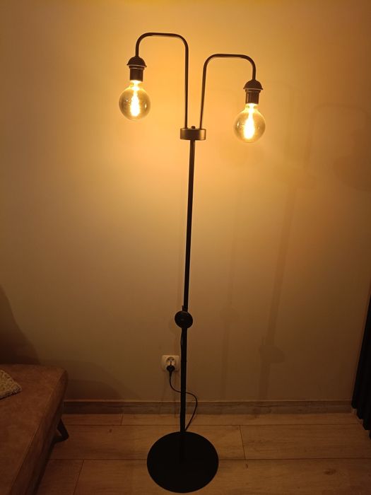 Lampa stojąca czarna Loft