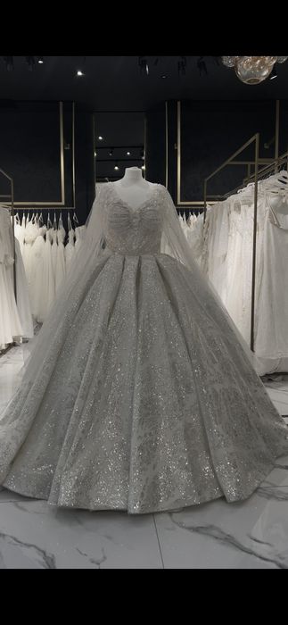 Шикарна весільна сукня