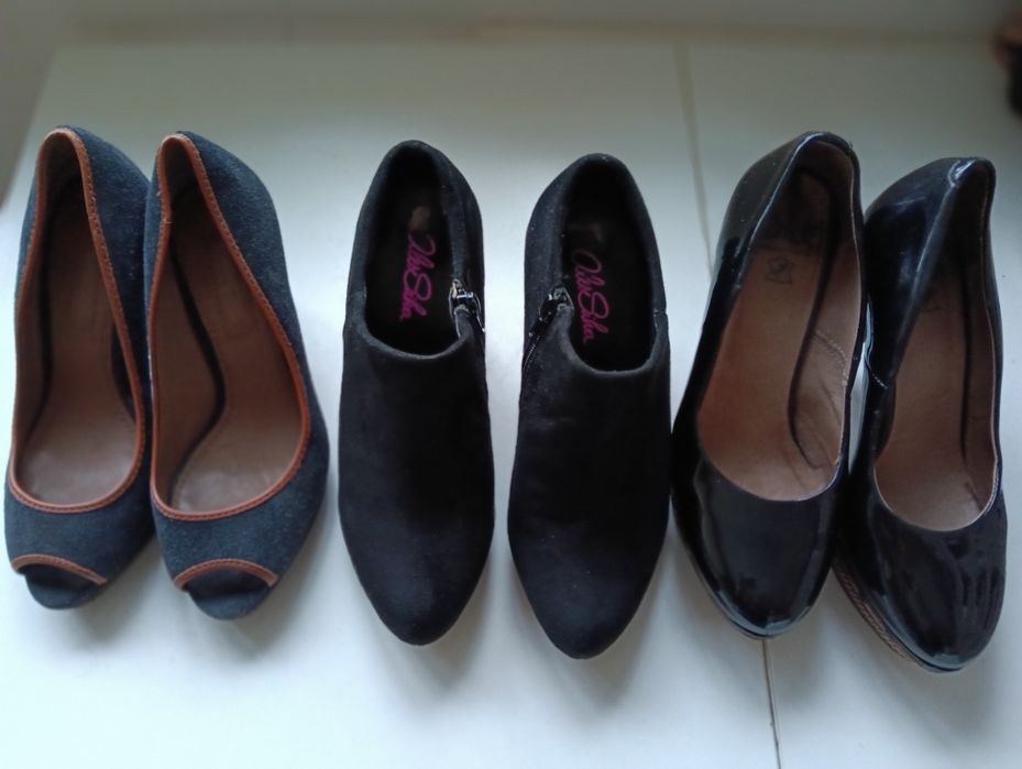 Sapatos em pele compensados